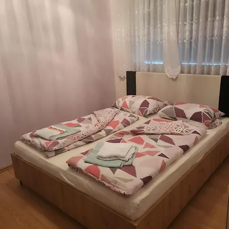 Deluxe Apartment *